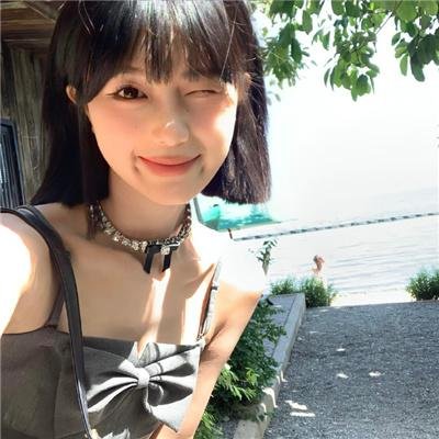 粉红火鹤的神秘凝视